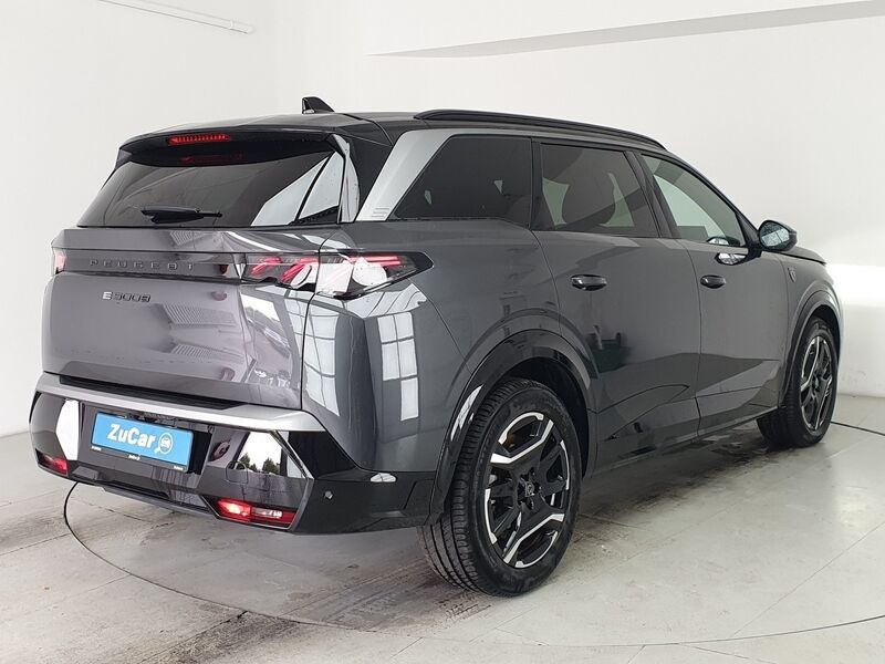 More views of Peugeot 5008