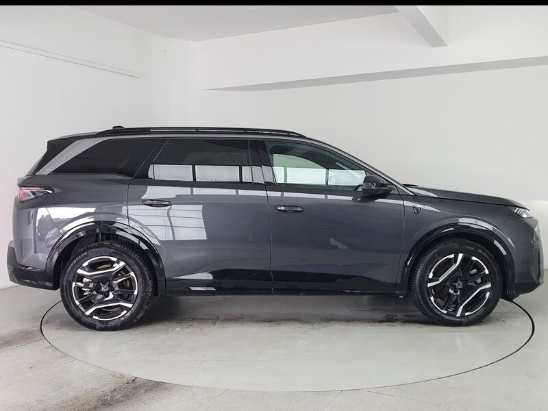 More views of Peugeot 5008