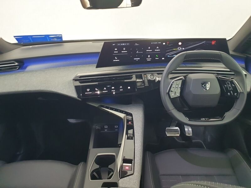 More views of Peugeot 5008