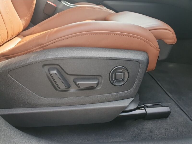 More views of Audi e-tron