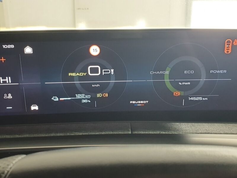 More views of Peugeot 5008