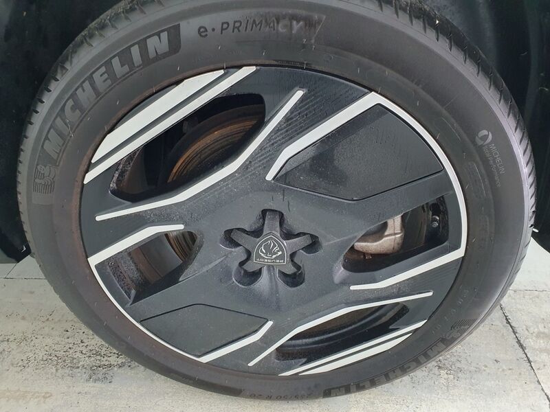 More views of Peugeot 5008