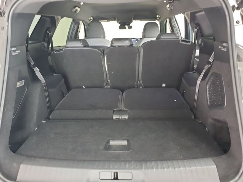 More views of Peugeot 5008