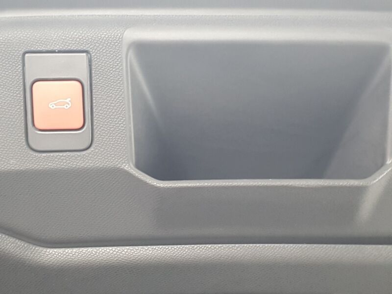 More views of Peugeot 5008