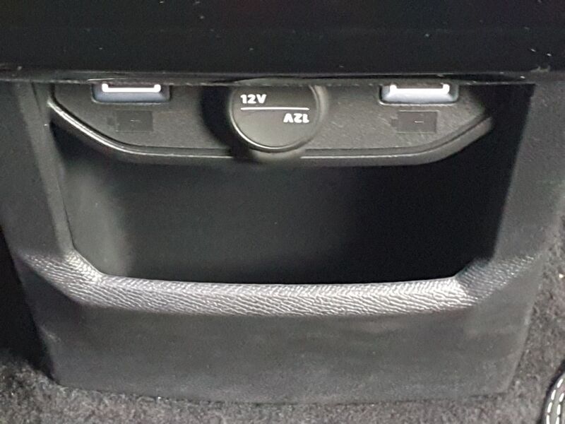 More views of Peugeot 5008