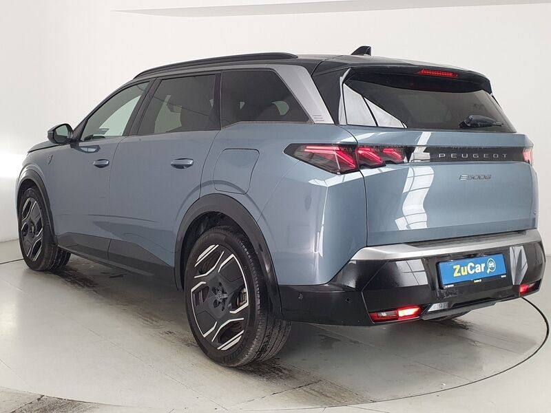 More views of Peugeot 5008