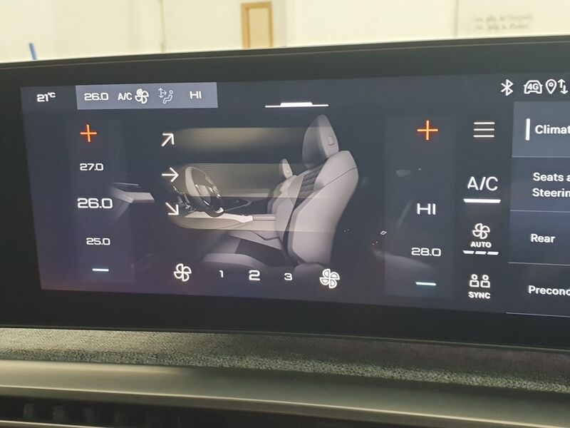 More views of Peugeot 5008
