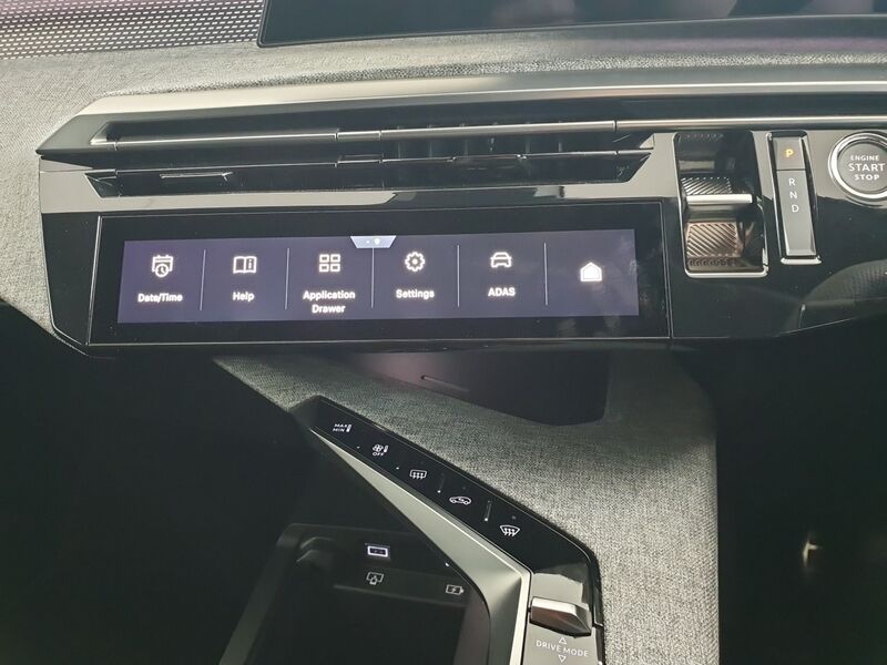 More views of Peugeot 5008
