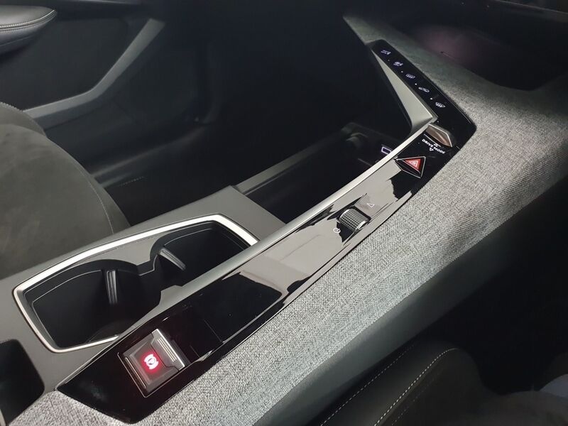 More views of Peugeot 5008