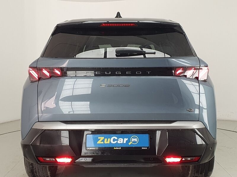 More views of Peugeot 5008