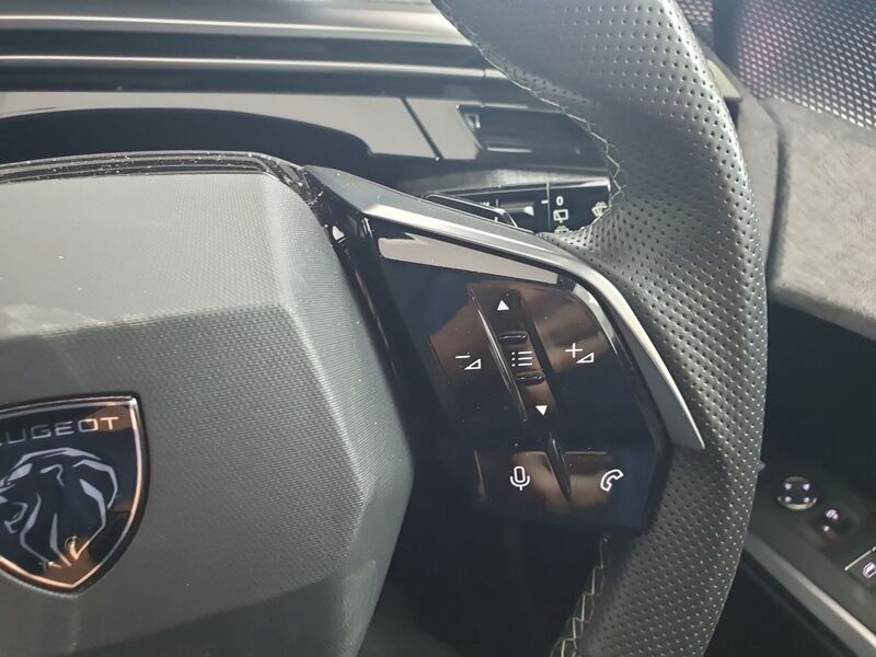 More views of Peugeot 5008