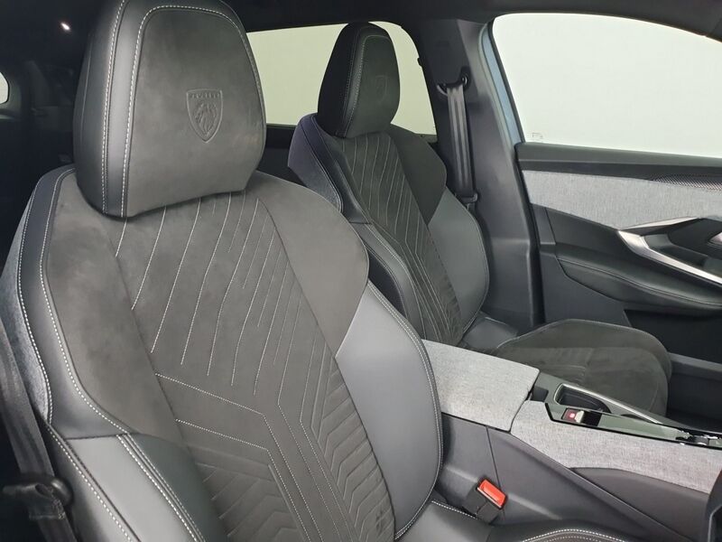 More views of Peugeot 5008