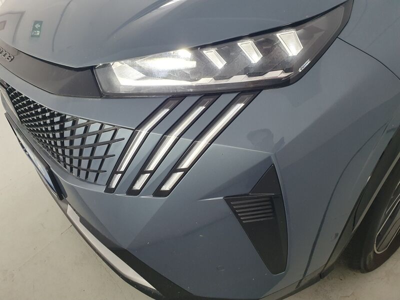 More views of Peugeot 5008
