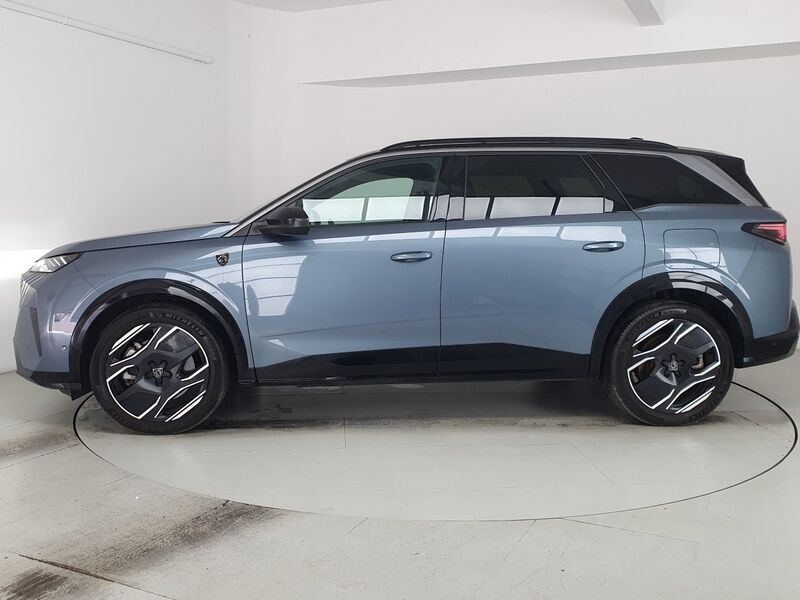 More views of Peugeot 5008