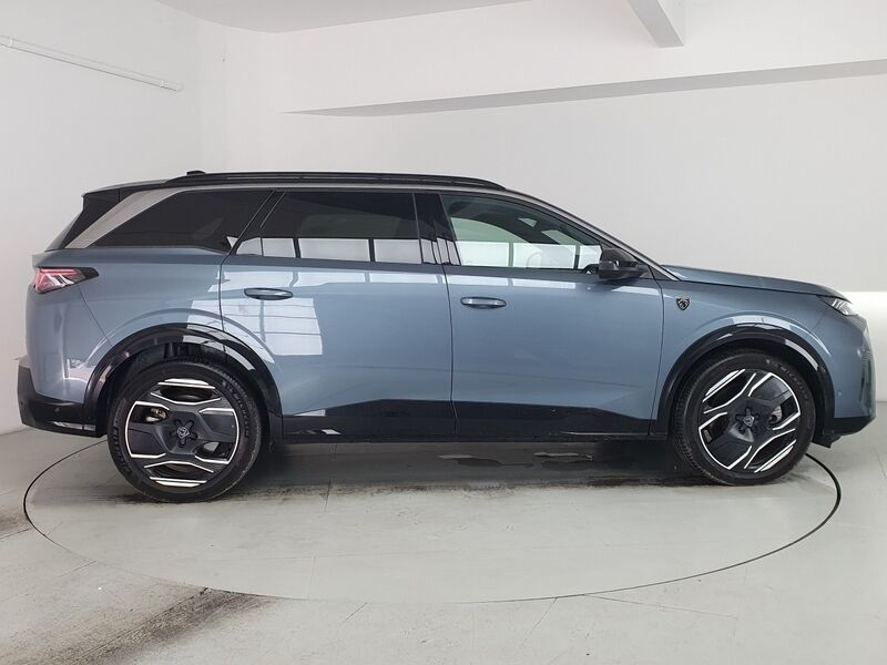 More views of Peugeot 5008