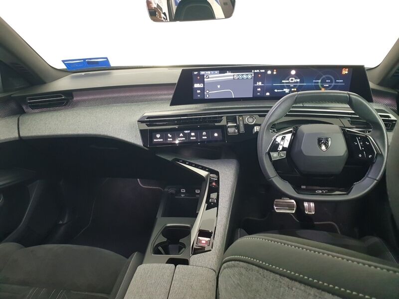 More views of Peugeot 5008