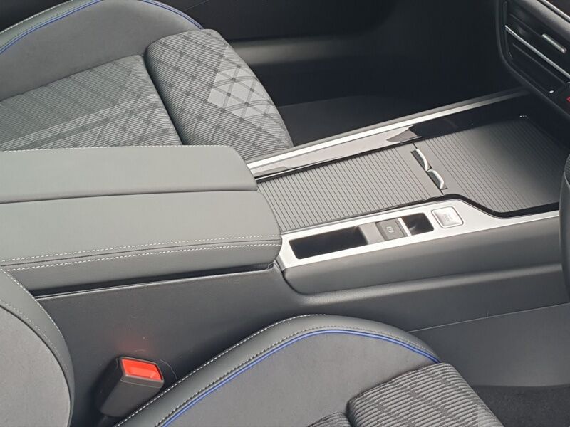 More views of Volkswagen Passat
