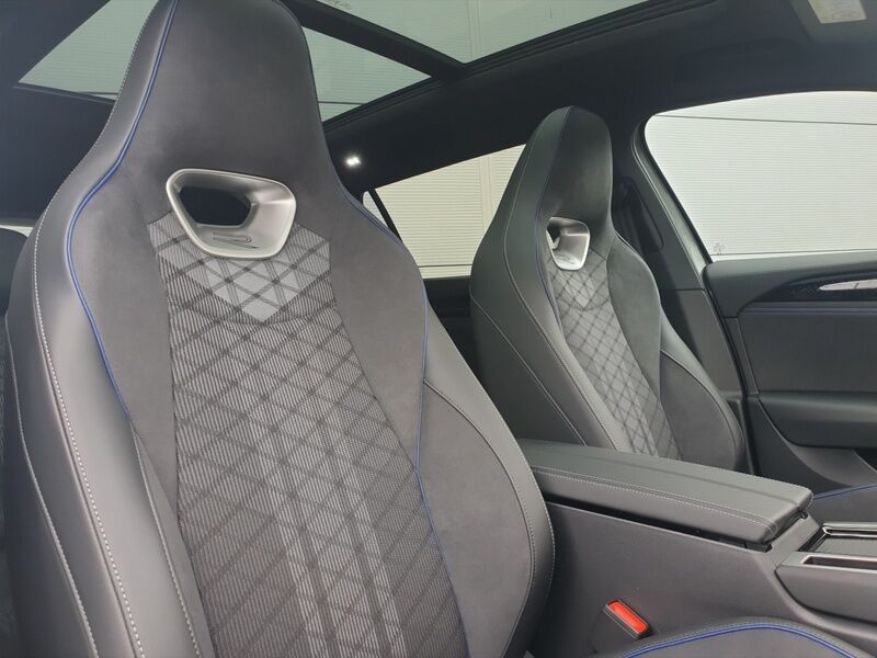 More views of Volkswagen Passat
