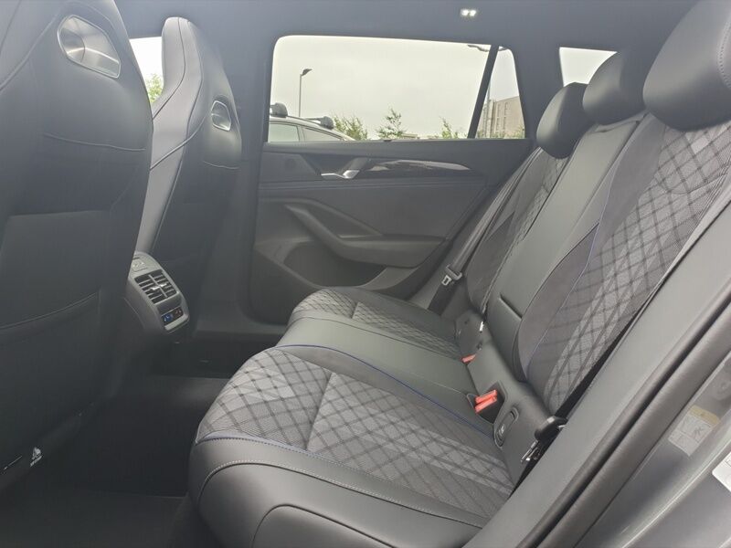 More views of Volkswagen Passat