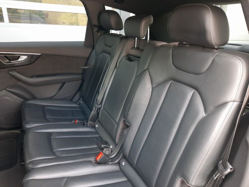More views of Audi Q7