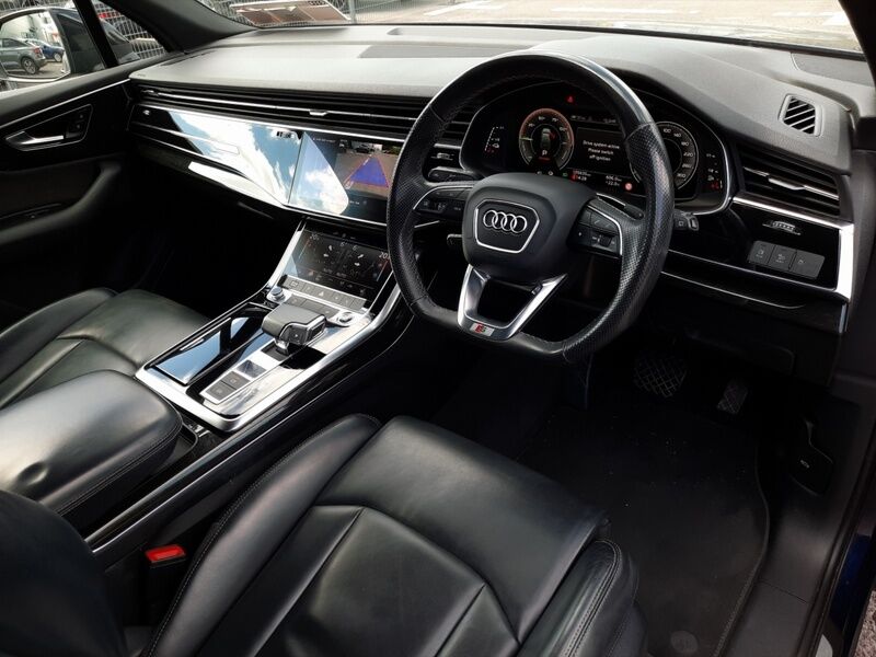 More views of Audi Q7