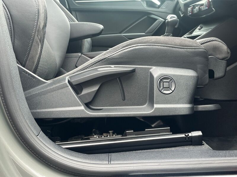 More views of Audi Q3