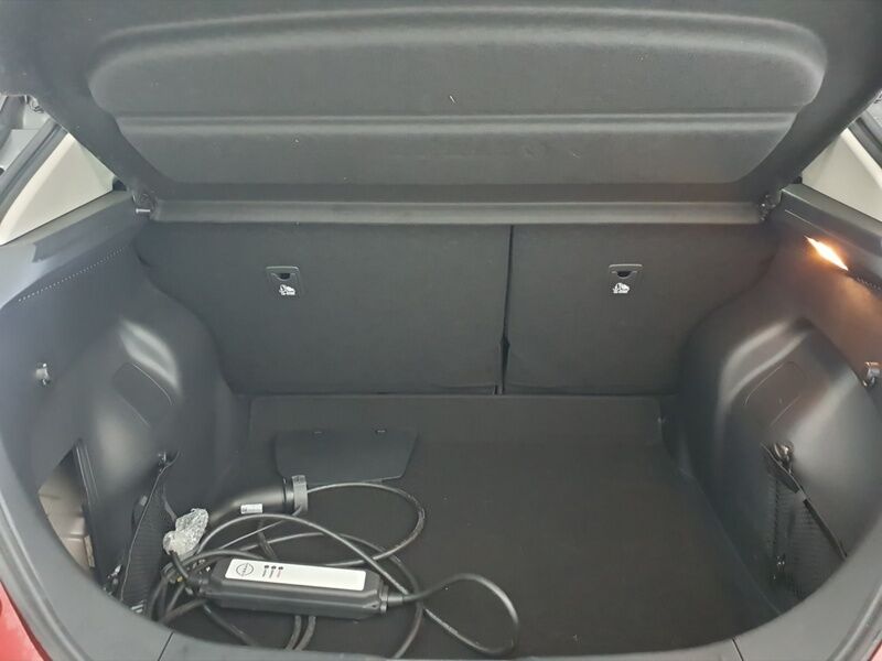 More views of Nissan Leaf