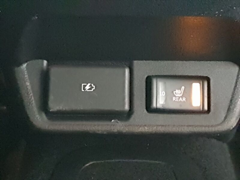 More views of Nissan Leaf