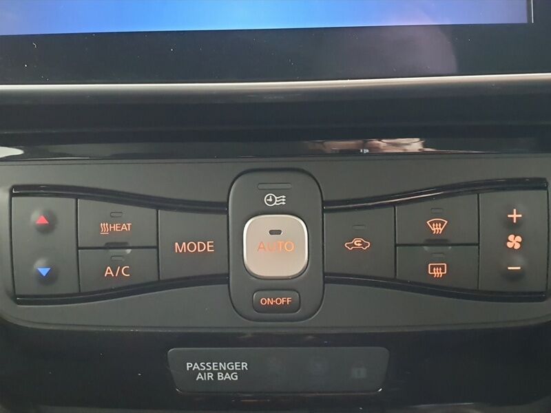 More views of Nissan Leaf