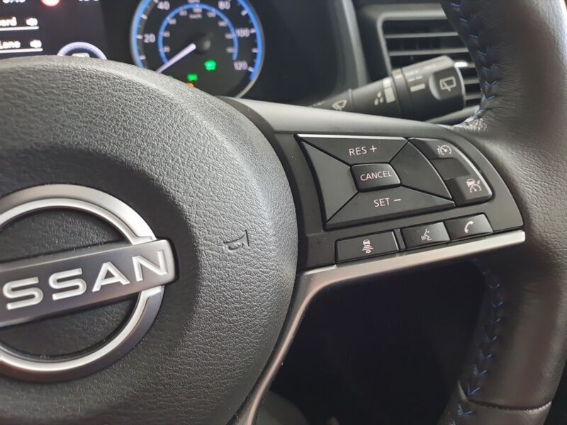 More views of Nissan Leaf