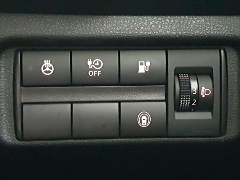 More views of Nissan Leaf