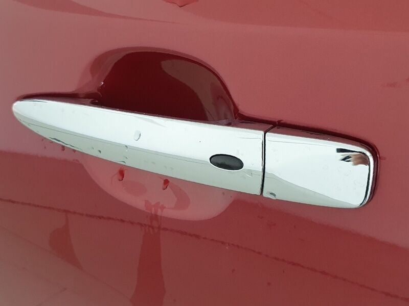 More views of Nissan Leaf