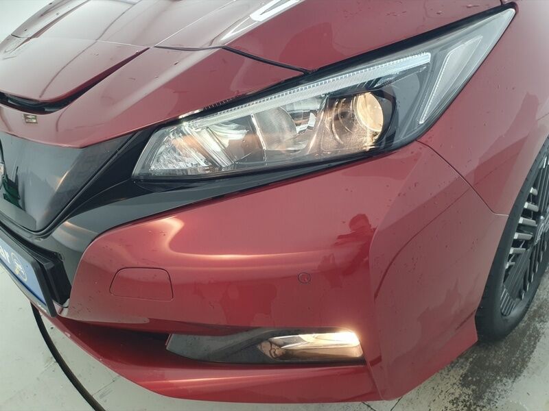 More views of Nissan Leaf
