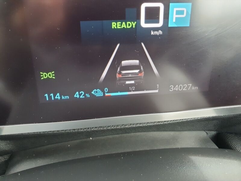 More views of Citroen e-C4 X