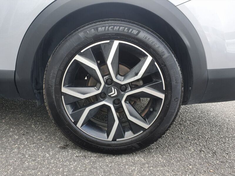 More views of Citroen e-C4 X