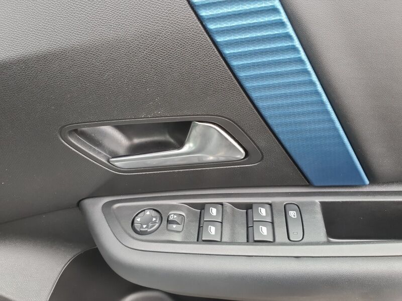More views of Citroen e-C4 X