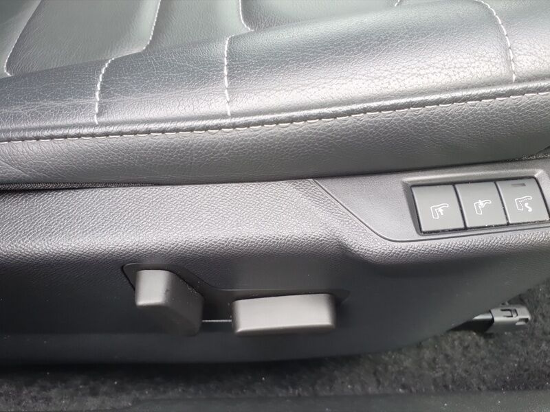 More views of Citroen e-C4 X