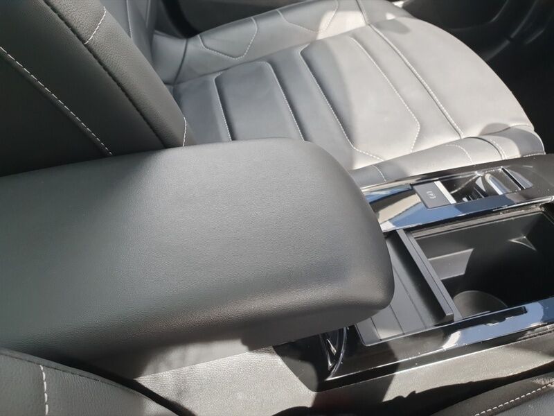 More views of Citroen e-C4 X