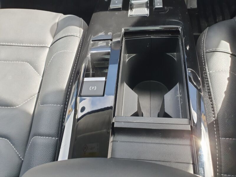 More views of Citroen e-C4 X