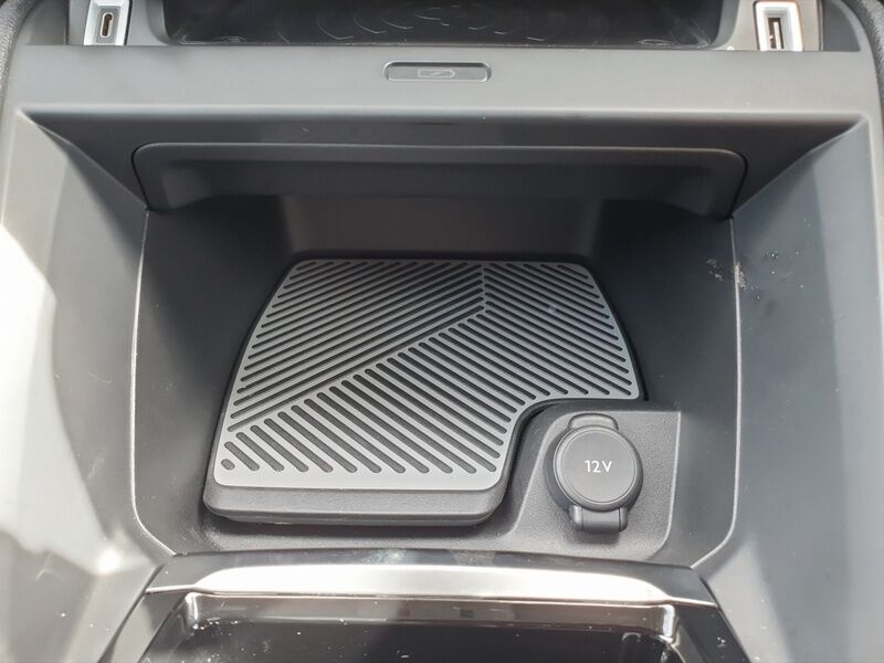 More views of Citroen e-C4 X