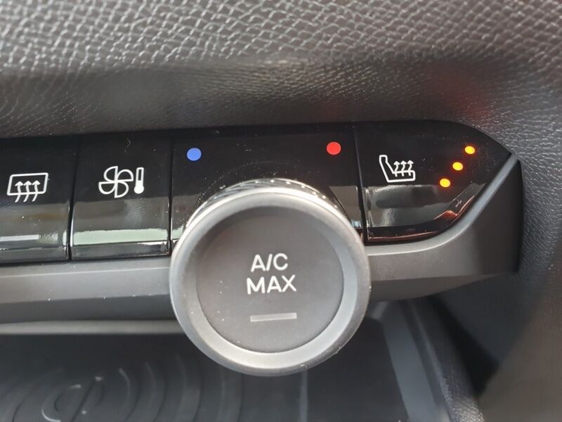 More views of Citroen e-C4 X