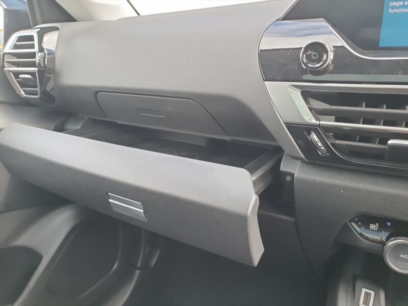 More views of Citroen e-C4 X
