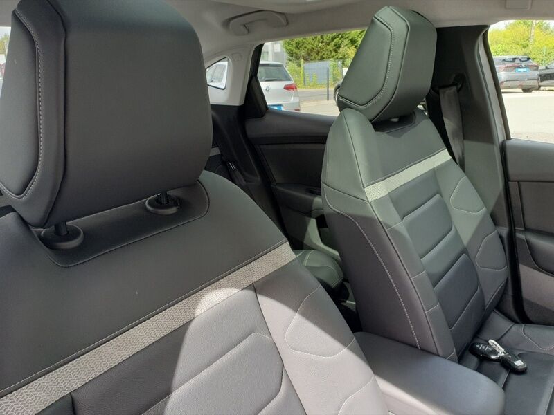 More views of Citroen e-C4 X