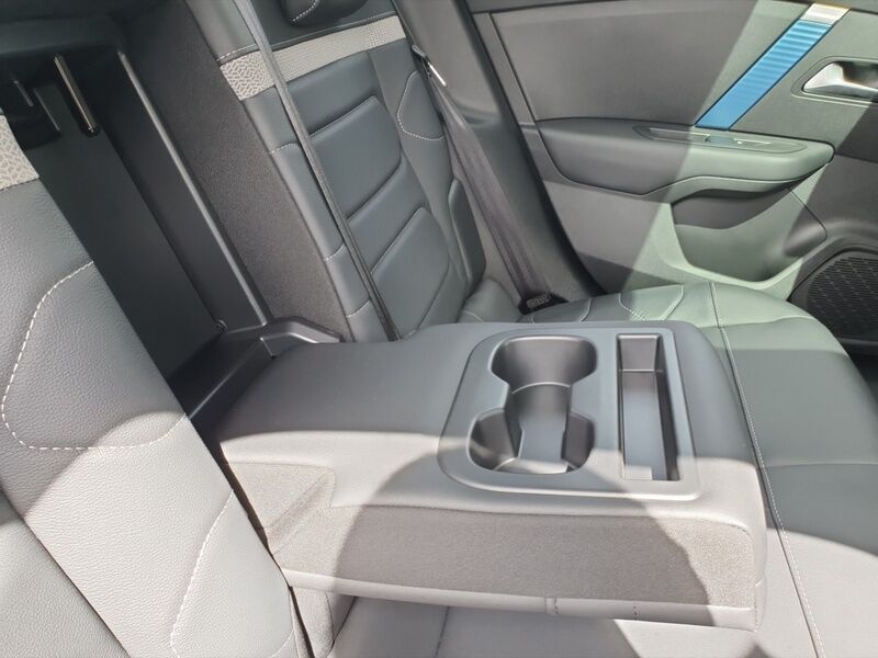 More views of Citroen e-C4 X