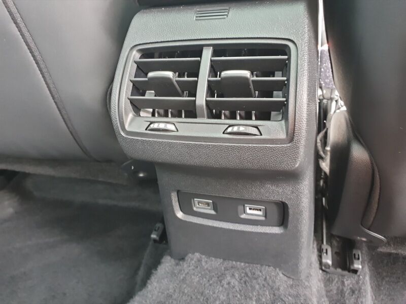 More views of Citroen e-C4 X