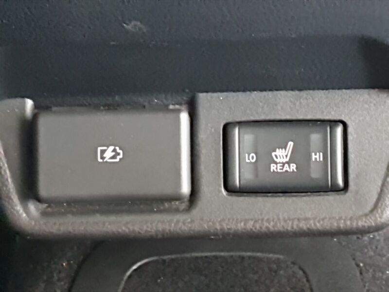 More views of Nissan Leaf