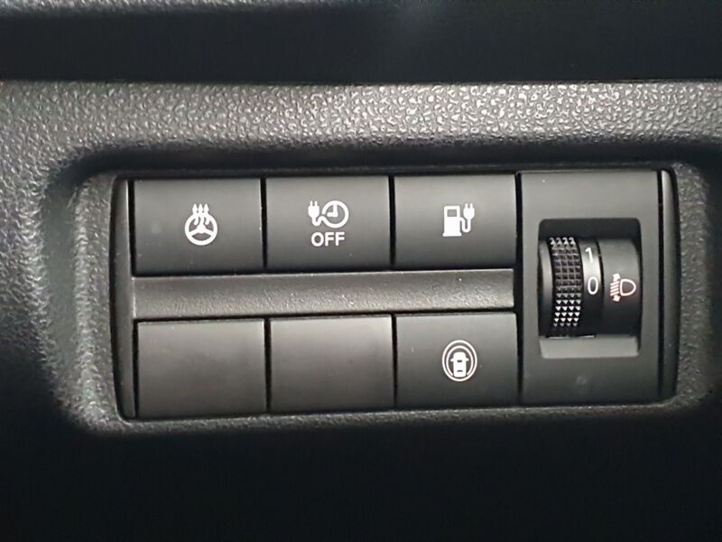 More views of Nissan Leaf