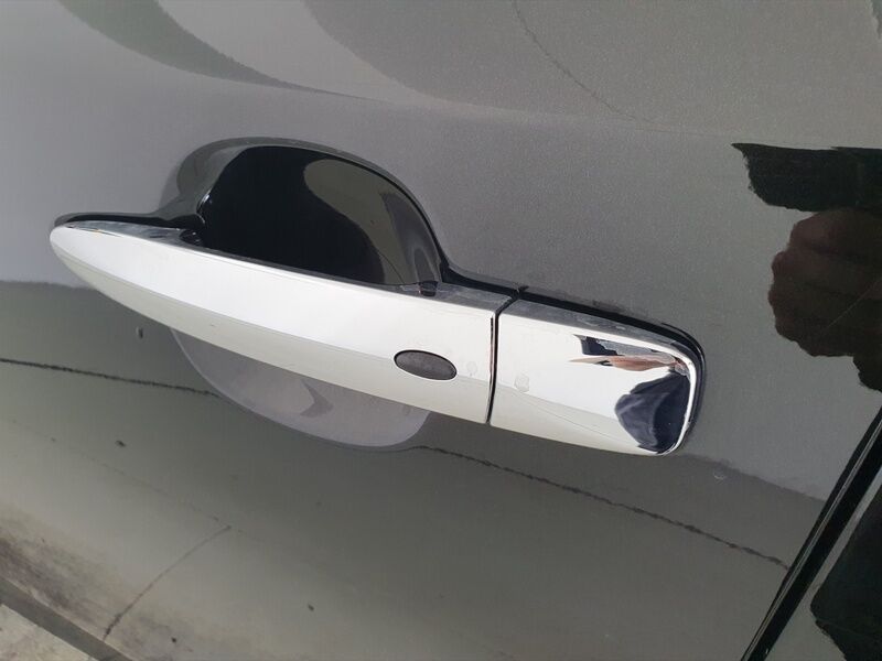 More views of Nissan Leaf
