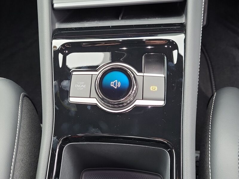 More views of Volkswagen Tayron