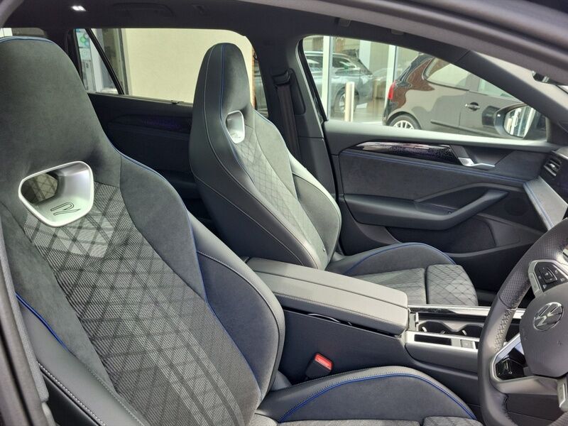 More views of Volkswagen Passat